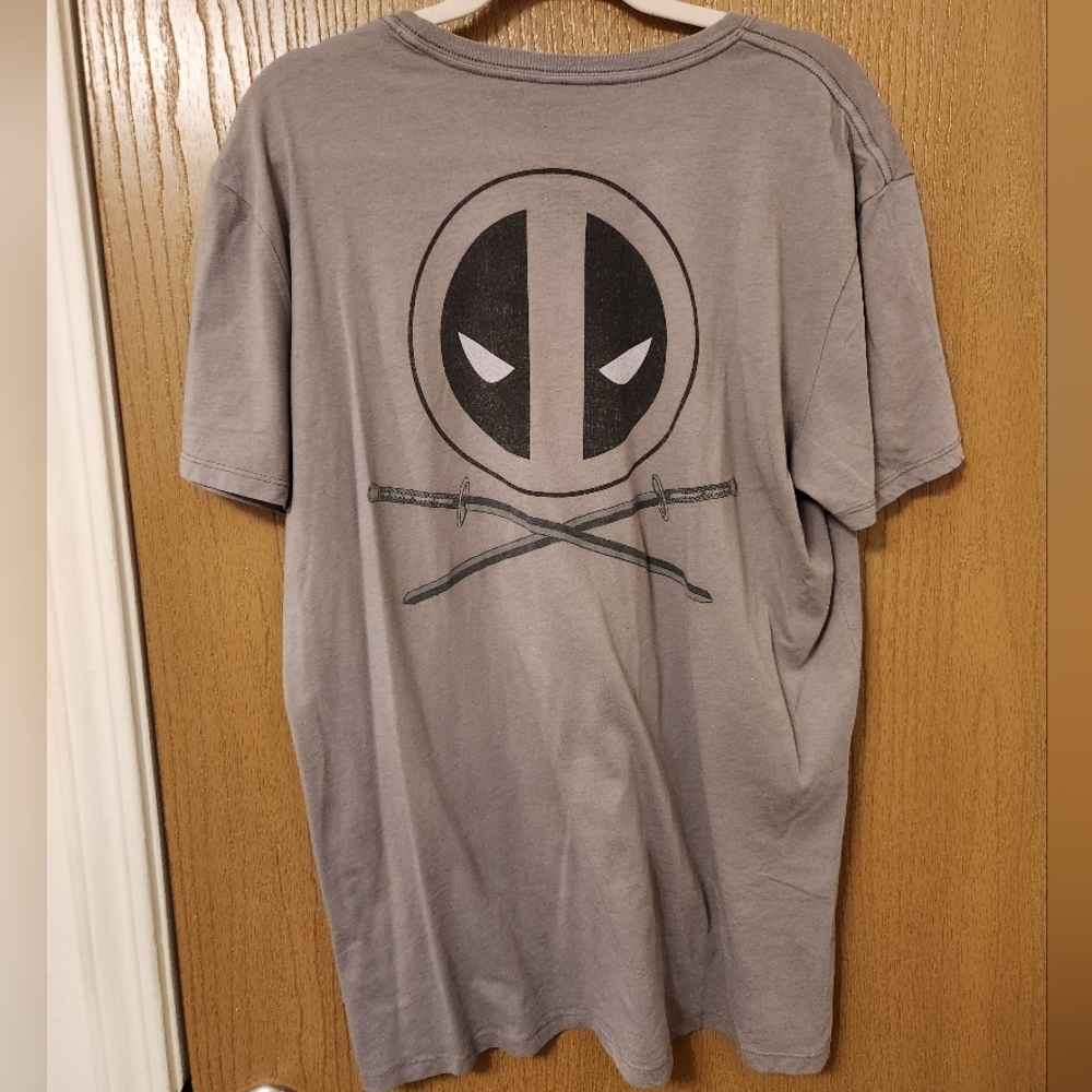 Deadpool t-shirt - Picture 2 of 3